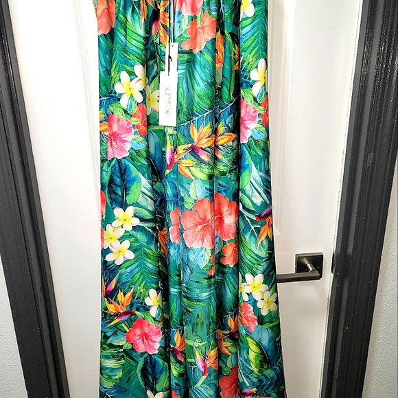 Dresses & Skirts - NWT Rachel Zoe tropical print skirt size M. Waist measures 14 inches flat.